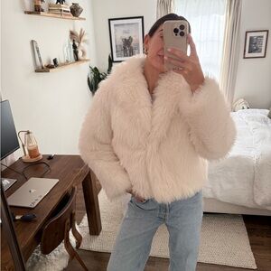Abercrombie Women Faux Fur Jacket in Cream/ White Sz Small